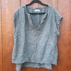 Bella Dahl Charcoal Textured Blouse size large sold at revolve 100% cotton boho